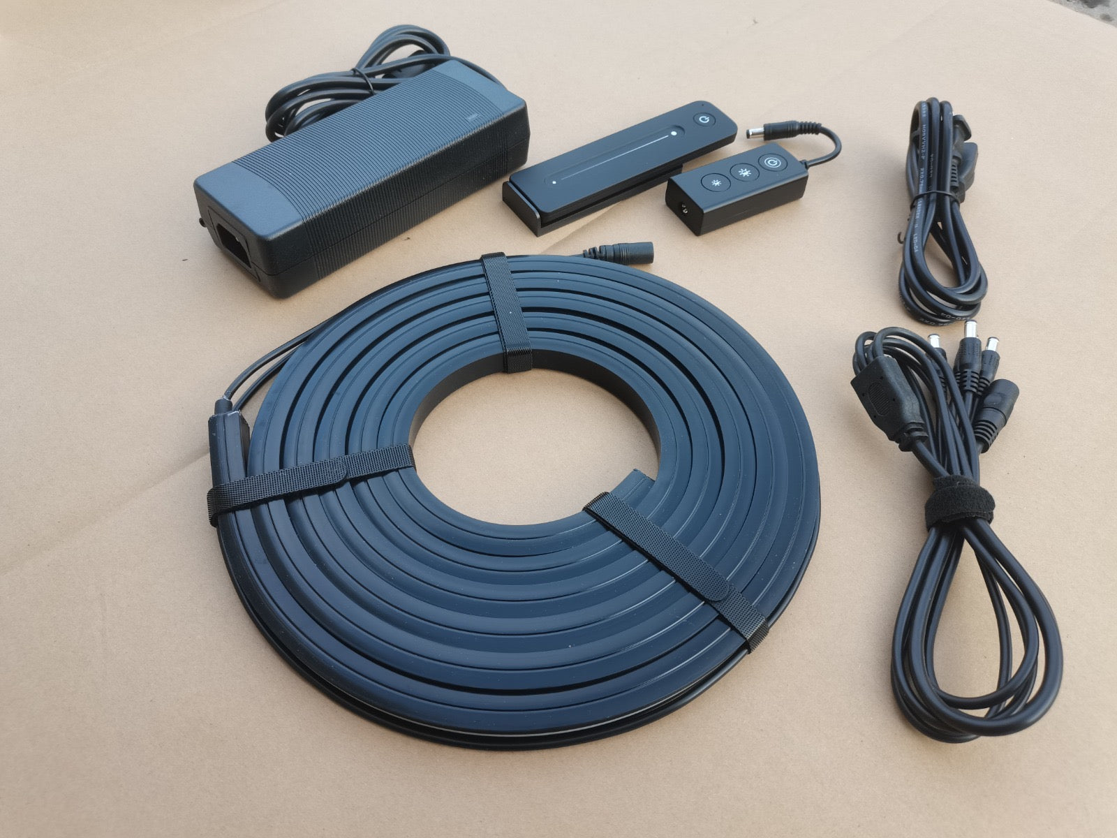 Leo Main Flexible LED GROOVE Lights